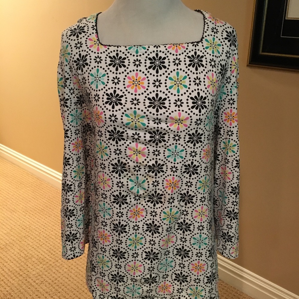 Multi colored floral top w/scattered sequins.